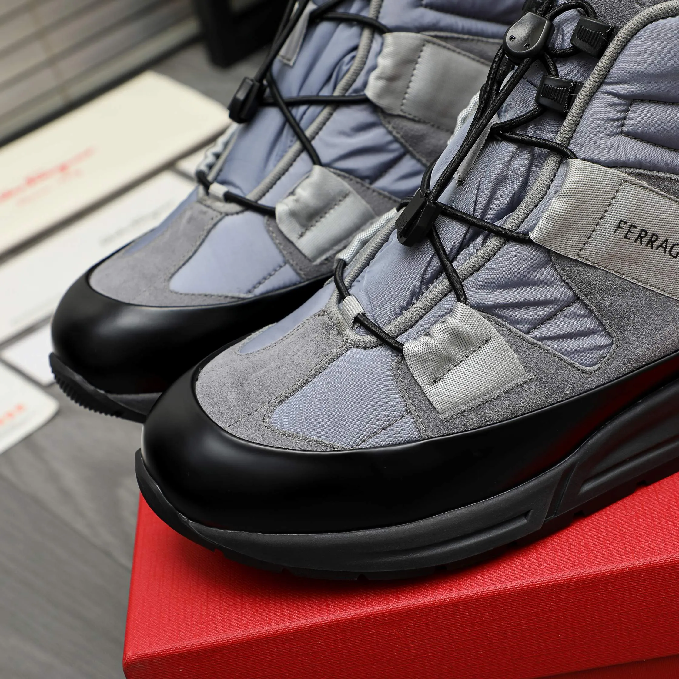 Men's shoes 💰640 Product trademark: Ferragamo "Ferragamo" high-top casual shoes Regular size: 38-46 (45.46 is custom-made and non-returnable) Product materials: Selected frosted cowhide stitching cloth upper, cowhide lining, original outsole